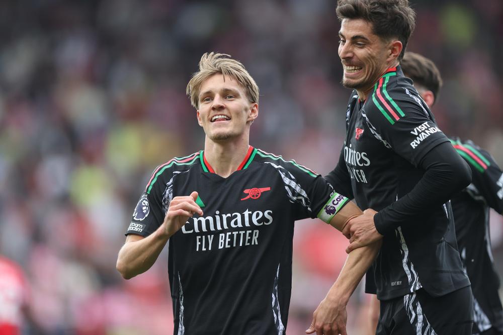 足坛一夜动态：曼城豪取19连胜，巴萨逆转马竞，纽卡热刺互相伤害